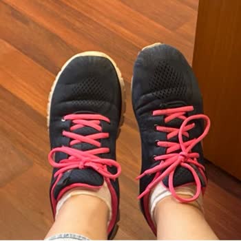 Skechers Kadın Spor Ayakkabısının Tabanı Eridi Ve Değişim Talebi