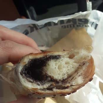 Ekmekçi Gurme Çikolatalı Açmanın İçinden Kıl Çıktı