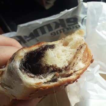 Ekmekçi Gurme Çikolatalı Açmanın İçinden Kıl Çıktı