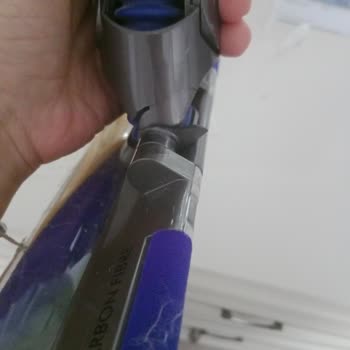 Garanti Kapsamındaki Dyson V12 Süpürge Başlığının Çatlaması Ve Ücretli Değişim Talebi