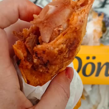 Çiğ Tavuk Parçası Bulunan Döner: Sağlık Riski Ve İade Talebi