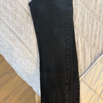 İlk Yıkamada Çizgilenmiş Pantolonlar İçin Geri Ödeme Talebi