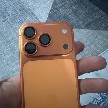 İPhone 17 Pro Kozmik Turuncu Kamera Bölgesinde Pembe Lekesi Ve Yetersiz Servis Çözümü