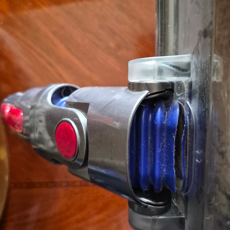 Dyson V11'de Yırtılan Başlık Ve 5.000 TL'lik Parça Fiyatı