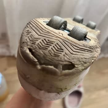 Rocky Sport Ayakkabının Alt Kısmında Ezilmeler Ve Bozulmalar Oluştu