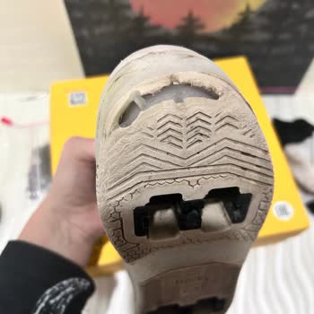 Rocky Sport Ayakkabının Alt Kısmında Ezilmeler Ve Bozulmalar Oluştu