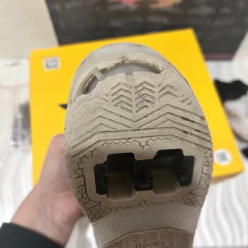 Rocky Sport Ayakkabının Alt Kısmında Ezilmeler Ve Bozulmalar Oluştu