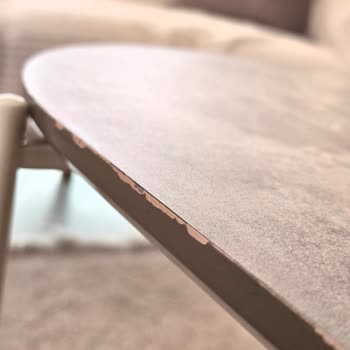 İstikbal Mitra Orta Sehpa Yan Boyalarının Dökülmesi Ve İz Bırakması