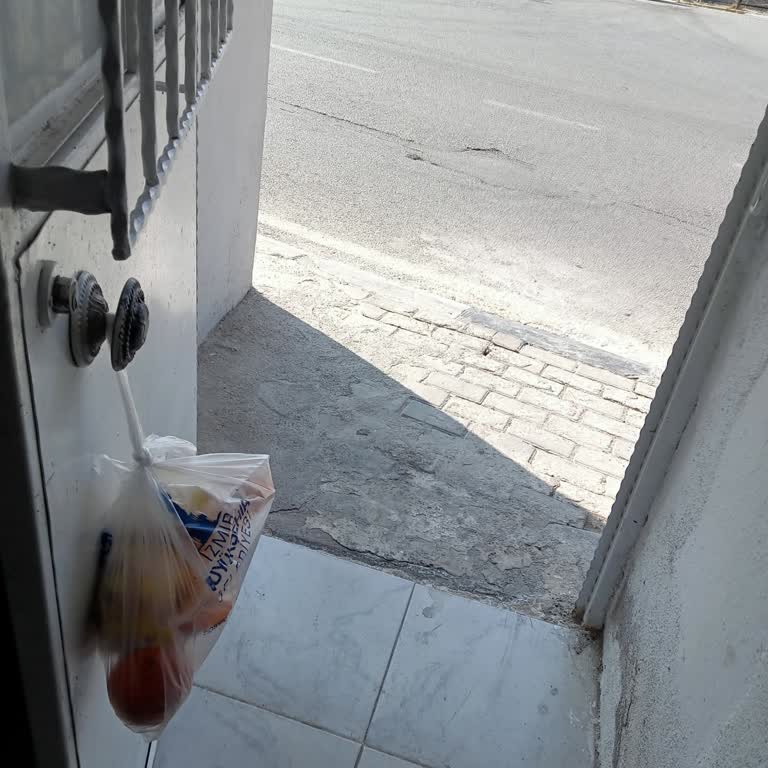 Yemek Dağıtım Ekibi Kapıma Getirmiyor, Sokak Kapısına Bırakıyor Ve Engelliyi Mağdur Ediyor