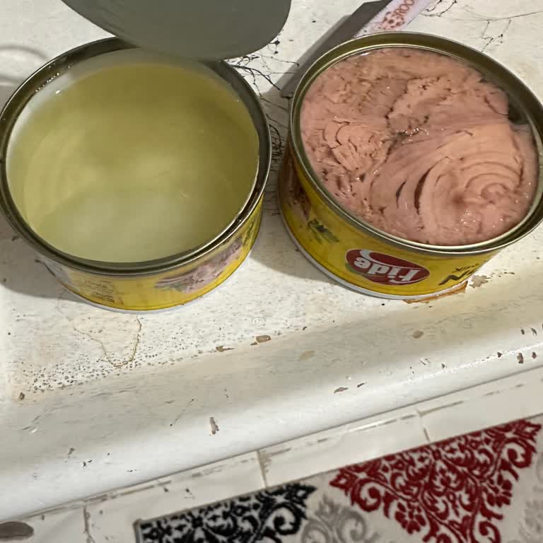 Migros Muş Merkez Şubesinde Boş Ton Balığı Kutusu