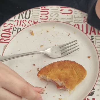 Şenpiliç Doy Farm Piliç Cordon Blue Üründe Keskin Kemik Parçası