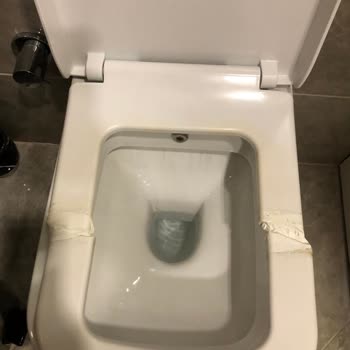 Kısa Sürede Çatlayan Klozet Kapağı İçin Yedek Parça Bulamama Ve Ücretsiz Değişim Talebi