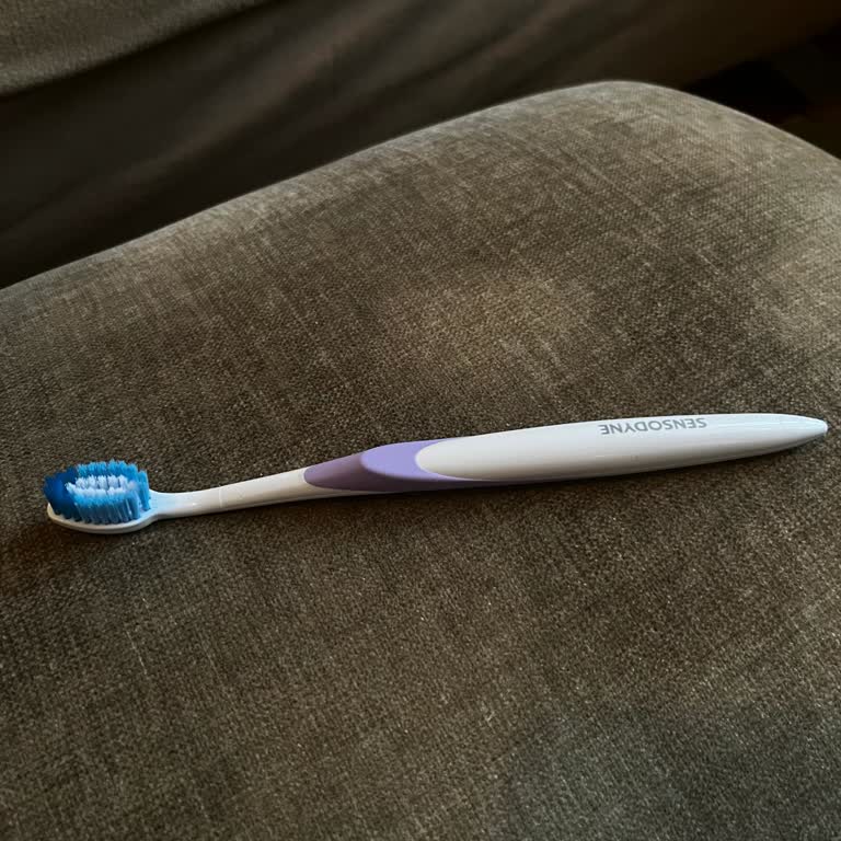 City Gross'tan Aldığım Sensodyne Diş Fırçaları Yumuşak Değil, Paket Yanıltıyor