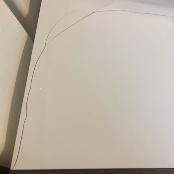 İder Mobilya'dan Alınan Yemek Masasında Kendiliğinden Çatlama Ve Parça Değişimi Talebi