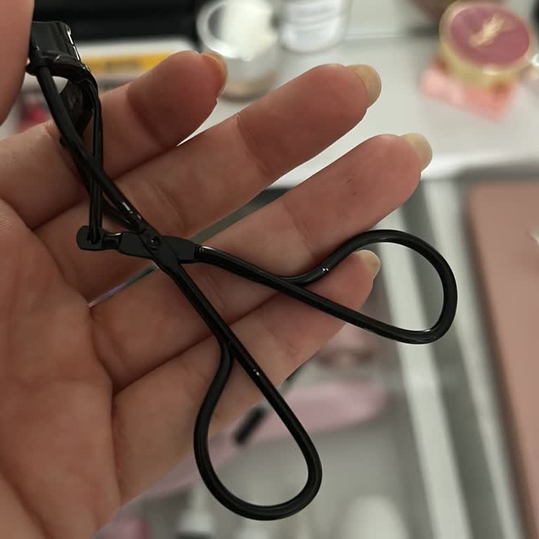 Satıcı Kaynaklı Hasarlı Makyaj Ürünleri İçin İade Ve Değişim Talebi