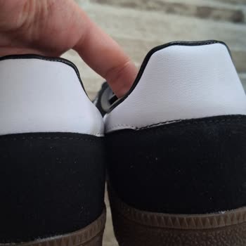 Defolu Ve Eski Sezon Ayakkabı İçin İade Sözünü Tutmayan Satıcı