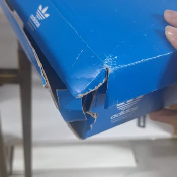 Defolu Ve Eski Sezon Ayakkabı İçin İade Sözünü Tutmayan Satıcı