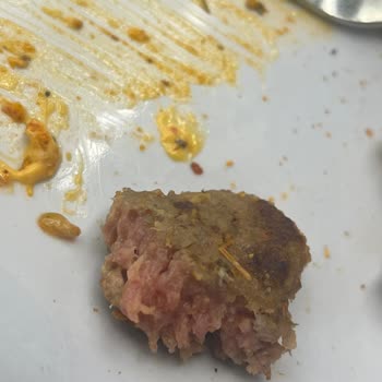 Maltepe Ritim Köfteci Yusuf Şubesinde İlgisiz Personel Ve Çiğ Köfte Şikayeti