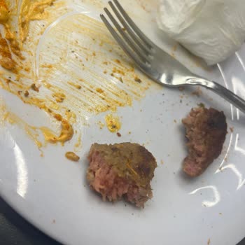 Maltepe Ritim Köfteci Yusuf Şubesinde İlgisiz Personel Ve Çiğ Köfte Şikayeti