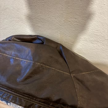 Üç Kez Giyen Suni Deri Ceket Kısa Sürede Yeşillenerek Kullanılamaz Hale Geldi