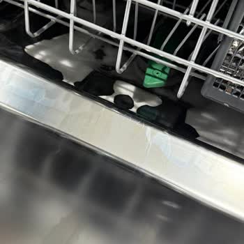 Arçelik Bulaşık Makinesinde Sürekli Lekeli Deterjansız Çıkarma Ve Parça Değişimlerinin Çözülmemesi