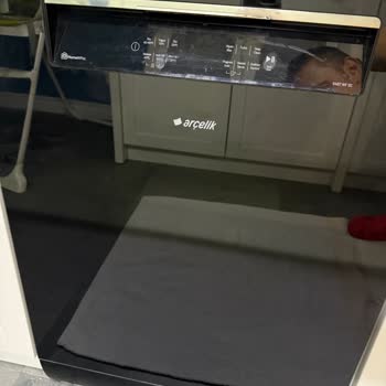 Arçelik Bulaşık Makinesinde Sürekli Lekeli Deterjansız Çıkarma Ve Parça Değişimlerinin Çözülmemesi