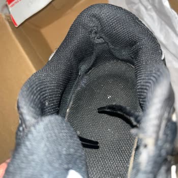 Nike Ayakkabısında Kısa Sürede Dikiş Açılmaları Ve Astar Yırtılmaları, Değişim Talebi