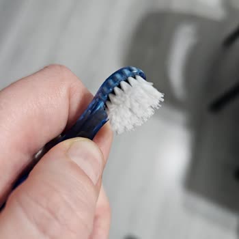 Bebek Diş Fırçası Kökü Siyahlaştı, Sağlık Ve Güvenlik Endişesi