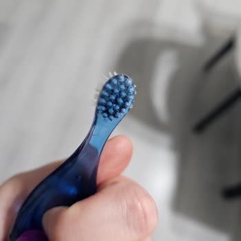 Bebek Diş Fırçası Kökü Siyahlaştı, Sağlık Ve Güvenlik Endişesi