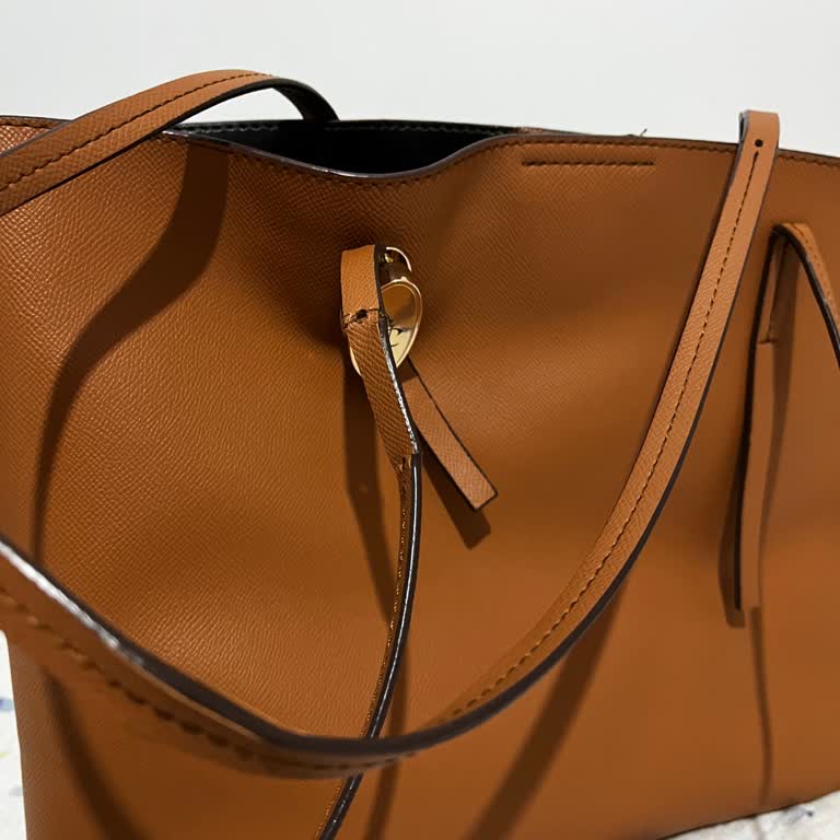 Kısa Kullanımda Çatlayan Deri Çanta Ve Mağazanın İlgisiz Tutumu