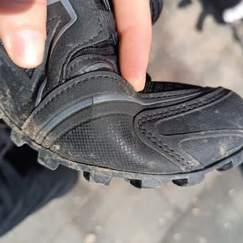 Garanti Reddedildi, Su Alan Ve Çatlayan Ayakkabımın Ayıplı Olduğu İddia Ediliyor