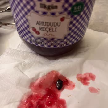 Böcekli Reçelde Hijyen İhlali Ve Sağlık Endişesi