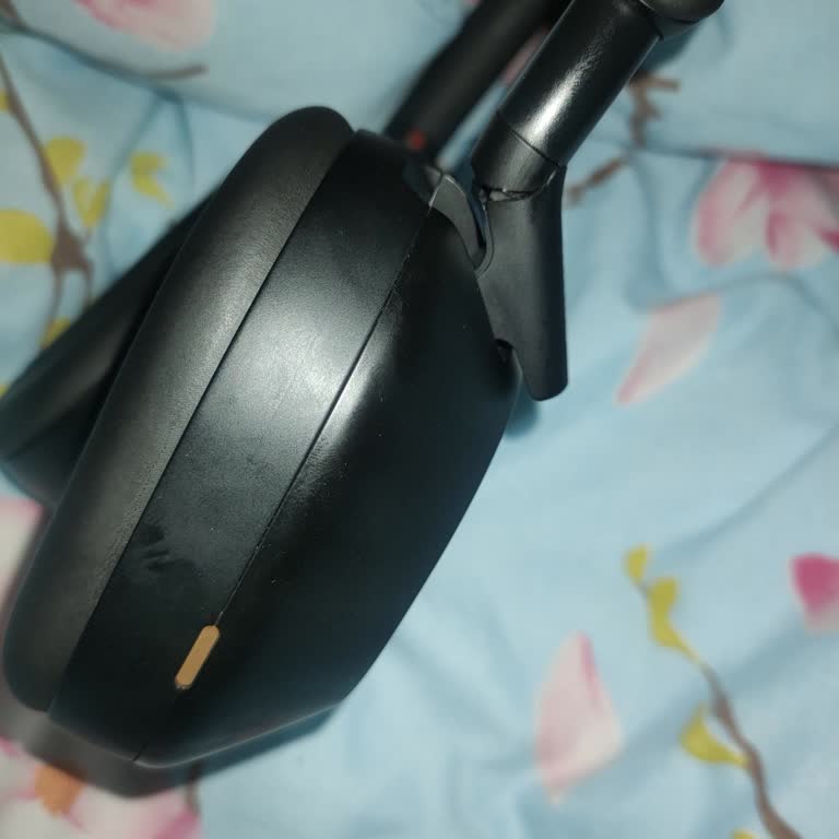 Hepsiburada'dan Alınan Sony WH-1000XM5 Kulaklıkta Menteşe Deformasyonu Ve Garanti Talebi