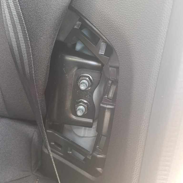 Eksik Emniyet Kemer Kapağı Ve Akbak Bayi İlgisizliği