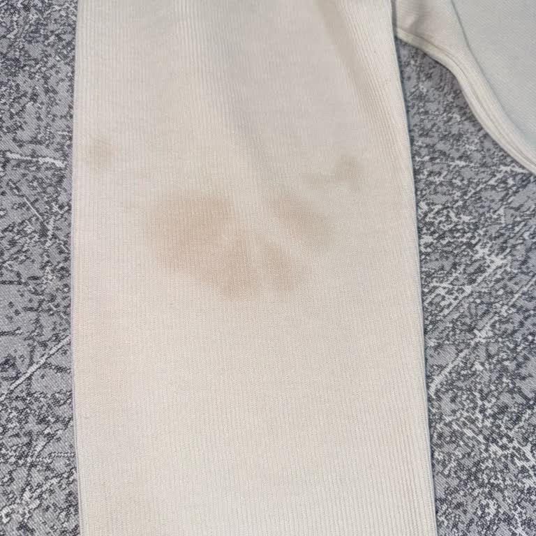 Ariel Pods Deterjanı Tişörtlerde Kalıcı Leke Bıraktı