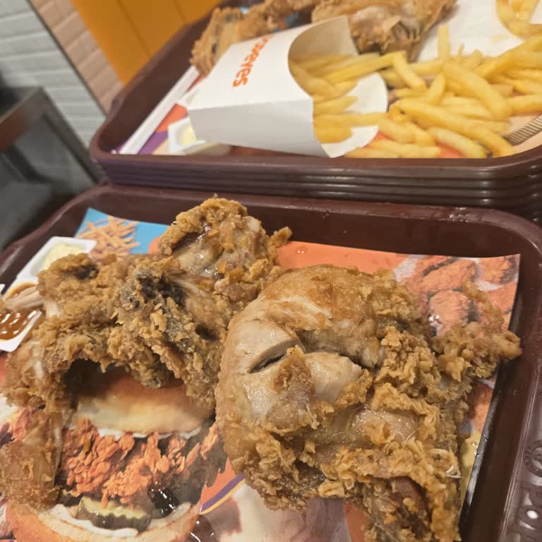 Popeyes Şubesinde Soğuk, Bayat Ve Kötü Kokulu Tavuk Menüsü