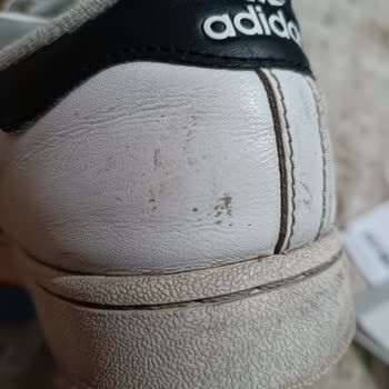 Adidas Ayakkabısındaki Açılma Sorunu Garanti İncelemesinde Reddedildi