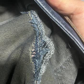 Mavi Pantolonun Kısa Sürede Yırtılması Ve Değişim İsteği