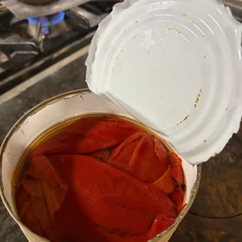 Korozyonlu Metal Konserve Kutularında Gıda Güvenliği Sorunu