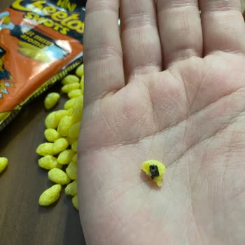 Cheetos Shots Ürününde Sert Siyah Cisim Keşfedildi