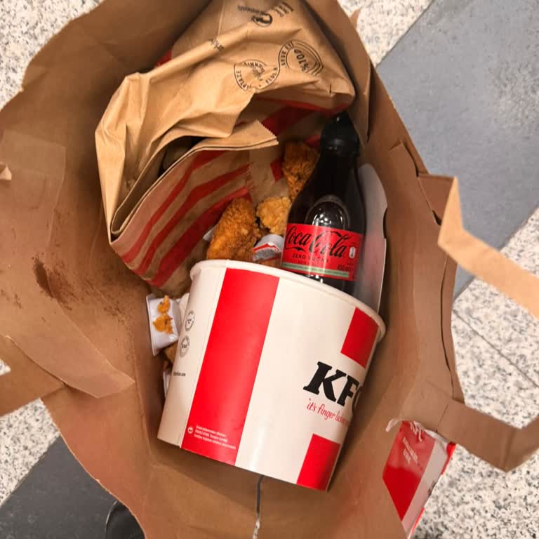 KFC Siparişinde Eksik Ve Dökülmüş Ürünler, Tam İade Talebi