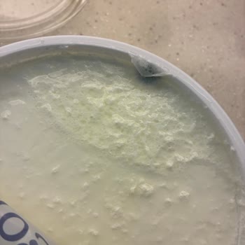 Sütaş Yoğurdunda Son Kullanma Tarihi Öncesi Küflenme Şikayeti