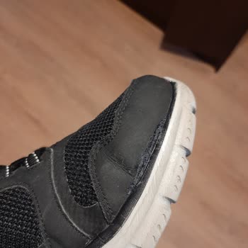 Skechers Ayakkabısında Boya Dökülmesi Ve Yan Yırtılması Nedeniyle Değişim Talebi