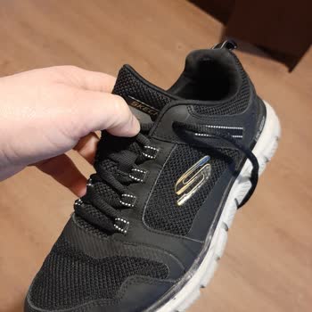 Skechers Ayakkabısında Boya Dökülmesi Ve Yan Yırtılması Nedeniyle Değişim Talebi