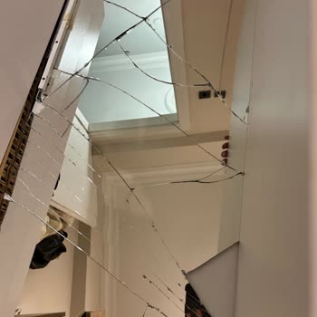 Kırık Makyaj Masası Ve Ahşap Parçalar Nedeniyle Tam İade Talebi