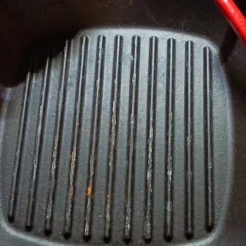 Lava Döküm Tencerelerde Kullanım Talimatına Uygun Olmasına Rağmen Kararma, Beyazlama Ve Deformasyon