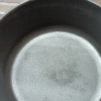 Lava Döküm Tencerelerde Kullanım Talimatına Uygun Olmasına Rağmen Kararma, Beyazlama Ve Deformasyon