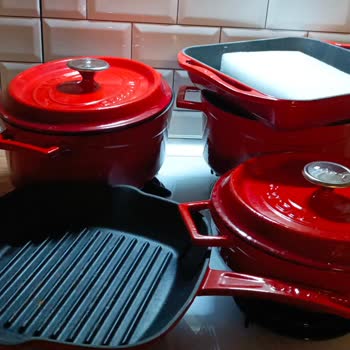 Lava Döküm Tencerelerde Kullanım Talimatına Uygun Olmasına Rağmen Kararma, Beyazlama Ve Deformasyon