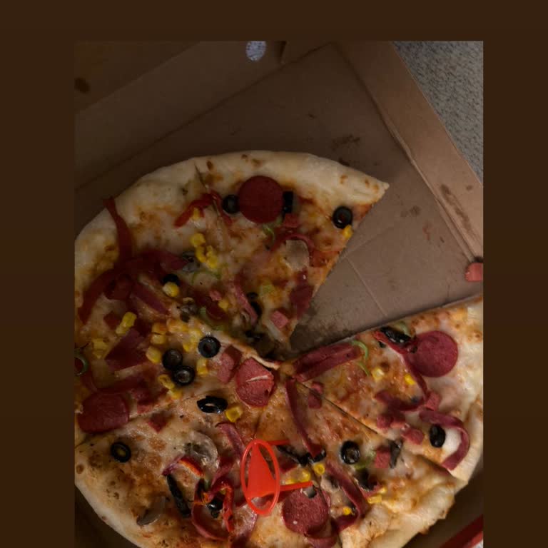 Soğuk Ve Malzeme Eksik Pizza, Kaba Şube Personeli