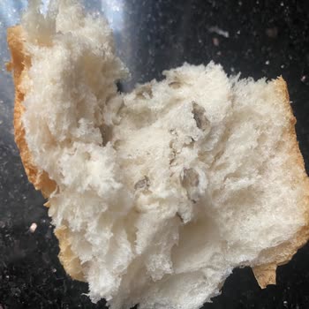 BİM Ekmekte Kirli Kalıntı: Sağlık Ve Hijyen Güvenimi Sarsıyor